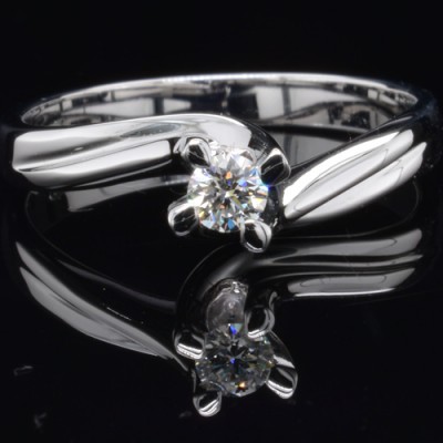 Λευκόχρυσο δαχτυλίδι μονόπετρο Κ18 με διαμάντι