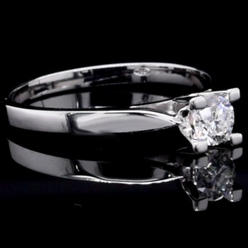 Λευκόχρυσο μονόπετρο δαχτυλίδι Κ18 με διαμάντι