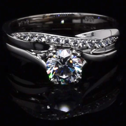 Λευκόχρυσο μονόπετρο και μισόβερο δαχτυλίδι Κ14 με ζιργκόν