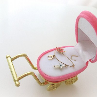 Χρυσή παραμάνα Κ9 με σμάλτο