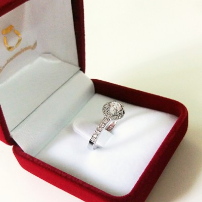 Λευκόχρυσο μονόπετρο δαχτυλίδι ροζέτα Κ14