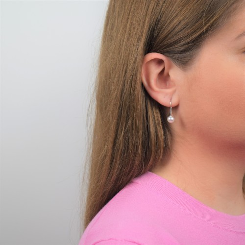 Λευκόχρυσα κρεμαστά σκουλαρίκια Κ14 με μαργαριτάρια