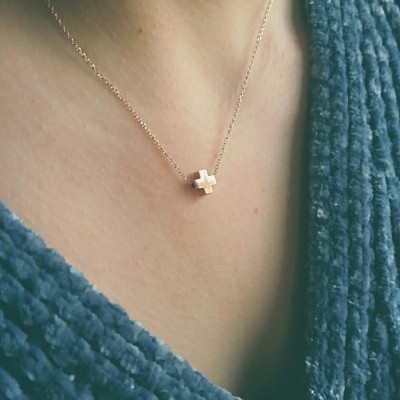 Κολιέ με σταυρό από ροζ χρυσό Κ14