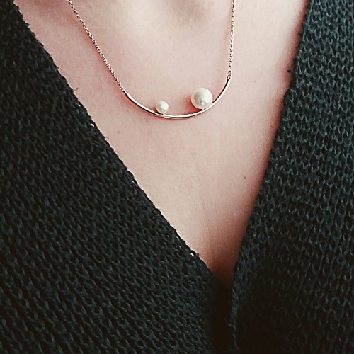 Ασημένιο κολιέ μπάρα 925 σε ροζ χρώμα με μαργαριτάρια