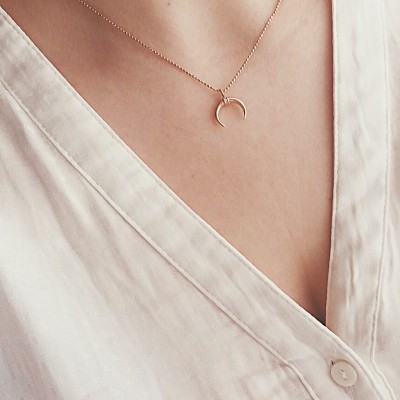 Ασημένιο κολιέ κέρατο 925 σε ροζ χρώμα