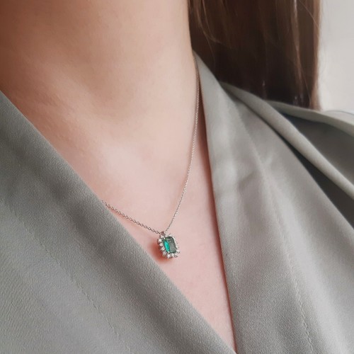 Λευκόχρυσο κολιέ Κ18 με Σμαράγδι και brilliant