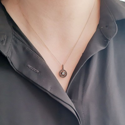 Κολιέ ροζέτα ροζ χρυσό Κ14 με μαύρα ζιργκόν