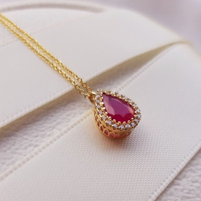 Χρυσό κολιέ σταγόνα Κ18 με ρουμπίνι και διαμάντια