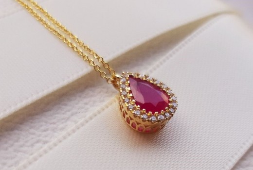 Κολιέ με πολύτιμους λίθους