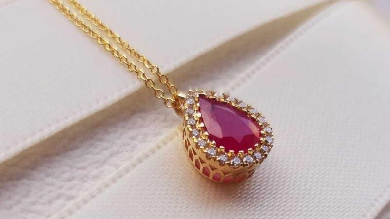 Κολιέ με πολύτιμους λίθους