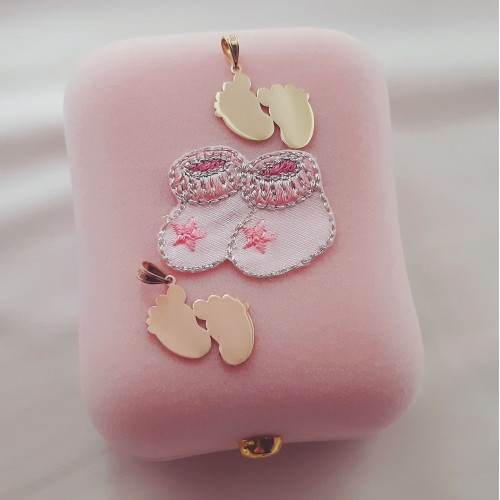 Χρυσό μενταγιόν πατουσάκια Κ14