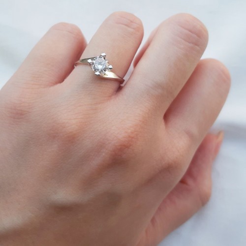 Λευκόχρυσο δαχτυλίδι μονόπετρο Κ9