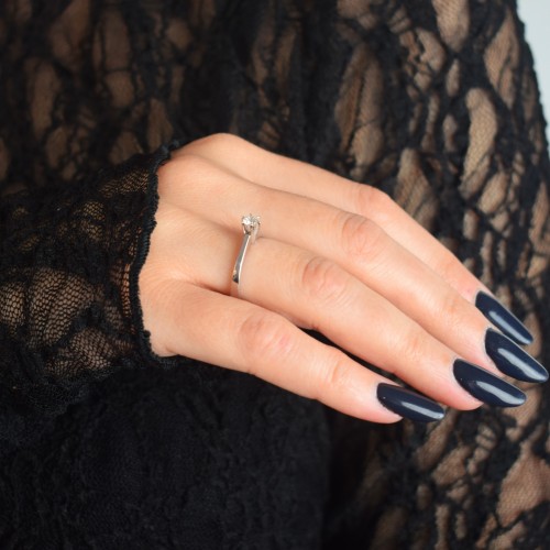 Λευκόχρυσο δαχτυλίδι μονόπετρο Κ18 με διαμάντι