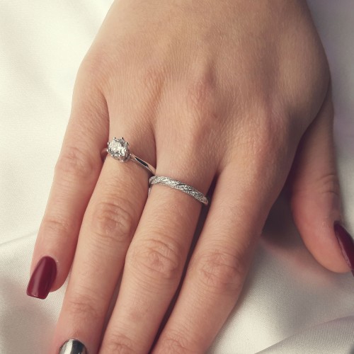 Λευκόχρυσο μισόβερο δαχτυλίδι Κ14 με ζιργκόν