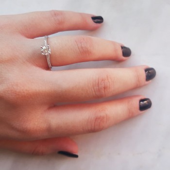 Λευκόχρυσο δαχτυλίδι μονόπετρο Κ9