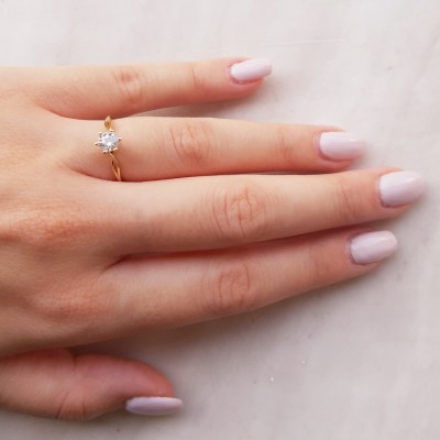 Χρυσό μονόπετρο δαχτυλίδι Κ9