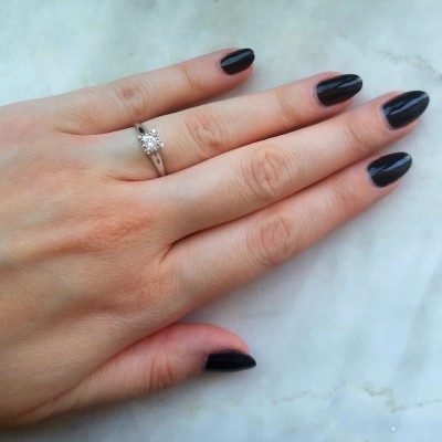 Λευκόχρυσο μονόπετρο δαχτυλίδι Κ9 με ζιργκόν