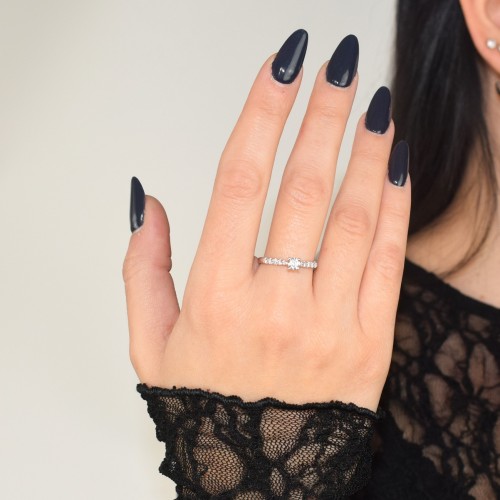 Λευκόχρυσο δαχτυλίδι μονόπετρο Κ18 με διαμάντια