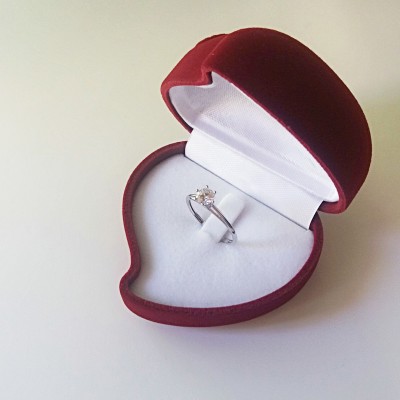 Λευκόχρυσο μονόπετρο δαχτυλίδι Κ14 με ζιργκόν