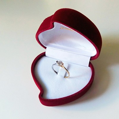 Χρυσό μονόπετρο Κ9