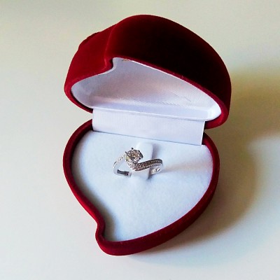 Λευκόχρυσο δαχτυλίδι μονόπετρο Κ9