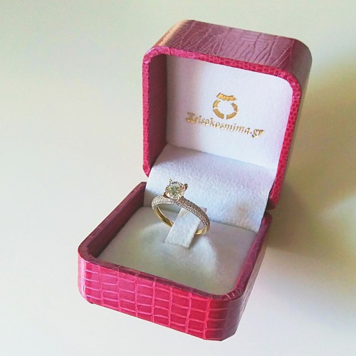 Χρυσό μονόπετρο δαχτυλίδι Κ9