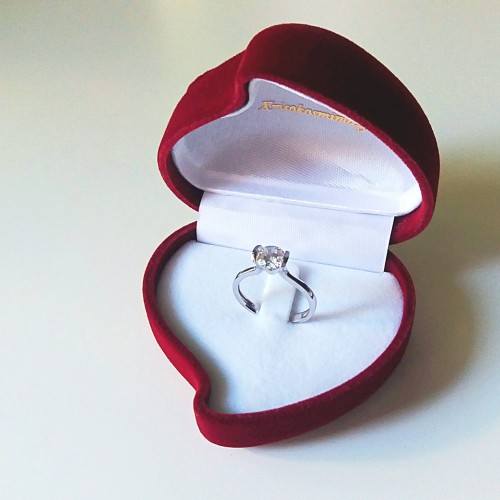 Λευκόχρυσο μονόπετρο δαχτυλίδι Κ14 με ζιργκόν