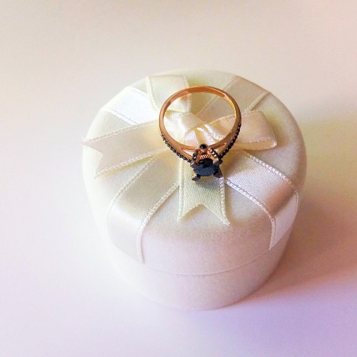 Μονόπετρο δαχτυλίδι από ροζ χρυσό Κ9 με ζιργκόν