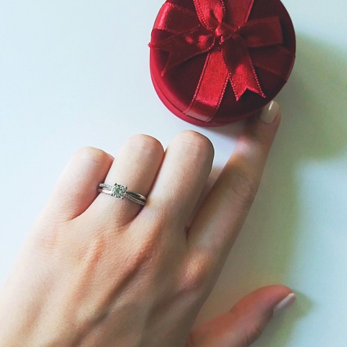 Λευκόχρυσο δαχτυλίδι μονόπετρο Κ9