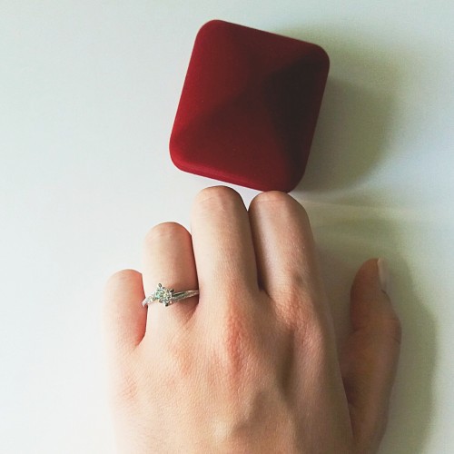 Λευκόχρυσο δαχτυλίδι μονόπετρο Κ14