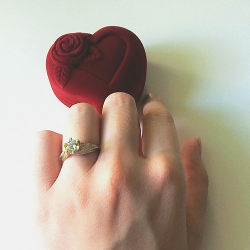 Χρυσό μονόπετρο Κ9