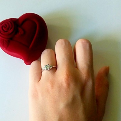 Λευκόχρυσο μονόπετρο δαχτυλίδι Κ9 με ζιργκόν