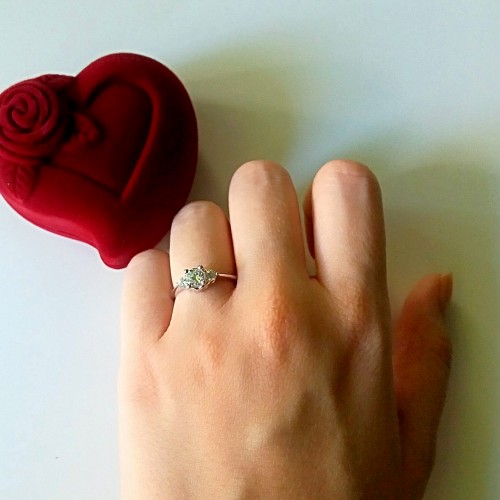 Λευκόχρυσο μονόπετρο δαχτυλίδι Κ9 με ζιργκόν