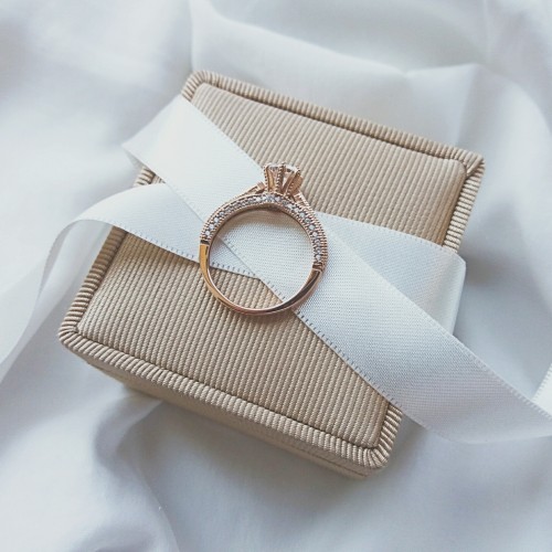 Δαχτυλίδι μονόπετρο από ροζ χρυσό Κ14 με ζιργκόν