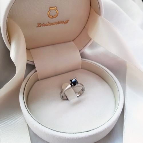 Λευκόχρυσο δαχτυλίδι μονόπετρο Κ18 με black diamond
