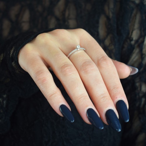 Λευκόχρυσο μονόπετρο δαχτυλίδι Κ18 με διαμάντια