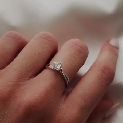 Λευκόχρυσο μονόπετρο δαχτυλίδι Κ14 με ζιργκόν