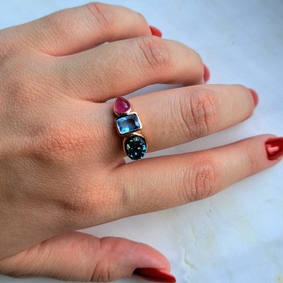 Ασημένιο δαχτυλίδι 925 σε ροζ χρώμα με ημιπολύτιμους λίθους