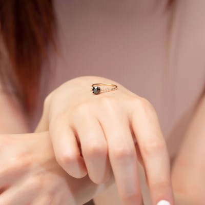 Μονόπετρο δαχτυλίδι από ροζ χρυσό Κ18 με black diamond