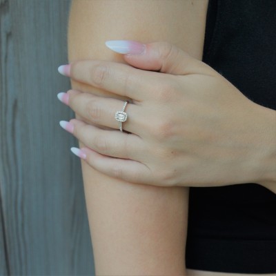 Λευκόχρυσο δαχτυλίδι μονόπετρο Κ18 με διαμάντια