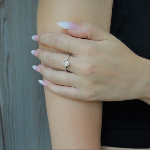 Λευκόχρυσο δαχτυλίδι μονόπετρο Κ18 με διαμάντια