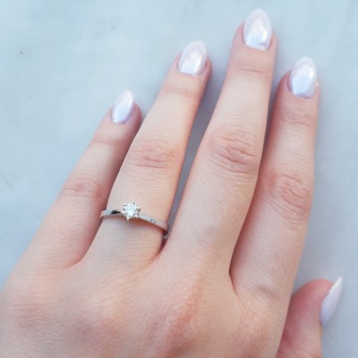 Λευκόχρυσο δαχτυλίδι μονόπετρο Κ18 με διαμάντι