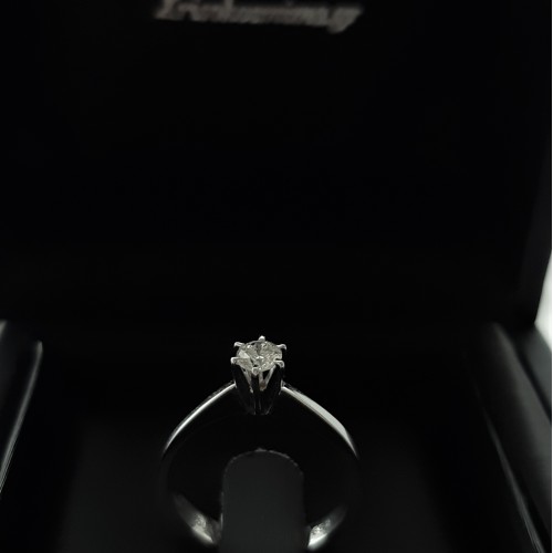 Λευκόχρυσο δαχτυλίδι μονόπετρο Κ18 με διαμάντι