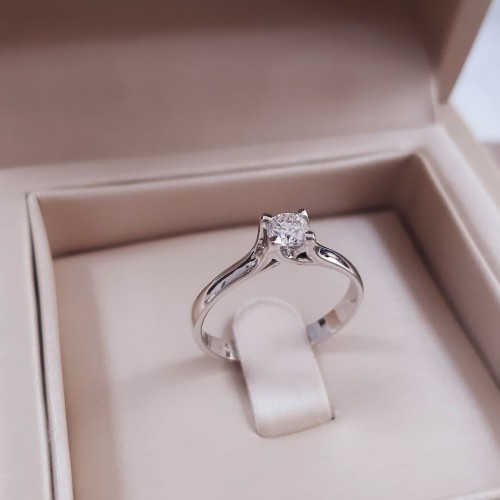 Λευκόχρυσο δαχτυλίδι μονόπετρο Κ18 με διαμάντι