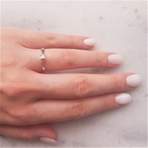 Λευκόχρυσο δαχτυλίδι μονόπετρο Κ18 με διαμάντι