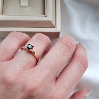 Μονόπετρο δαχτυλίδι σε ροζ χρυσό Κ18 με black diamond