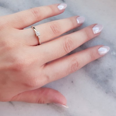 Λευκόχρυσο δαχτυλίδι μονόπετρο Κ18 με διαμάντι