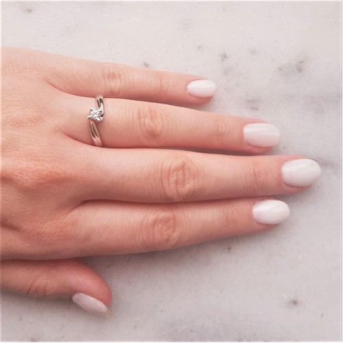 Λευκόχρυσο δαχτυλίδι μονόπετρο Κ18 με διαμάντι