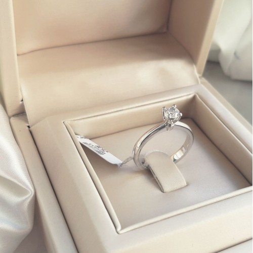 Λευκόχρυσο δαχτυλίδι μονόπετρο Κ18 με διαμάντι