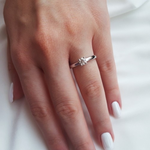 Λευκόχρυσο δαχτυλίδι μονόπετρο Κ18 με διαμάντι